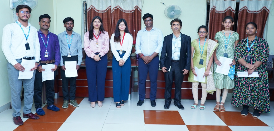 VIBS Selected students with Principal sir (1)